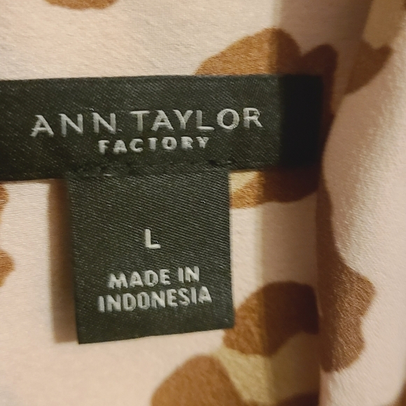 Ann Taylor Factory | Women's Leopard Print Button-Down Blouse (Size Large) - Picture 2 of 13